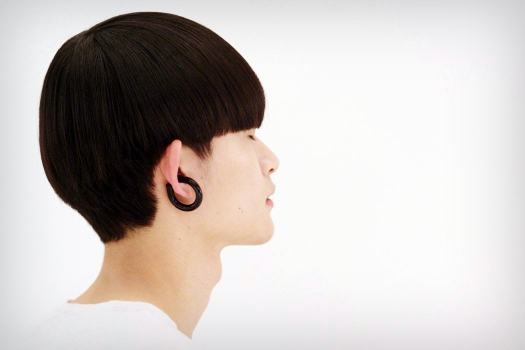 形似耳环的酷炫概念耳机设计