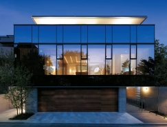 隐藏在玻璃幕墙后：融合现代和传统的日本住宅设计