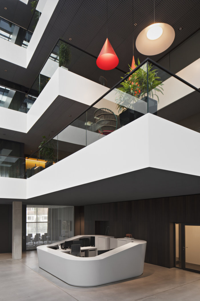 开放通透的办公环境：软件公司AEB斯图加特总部设计