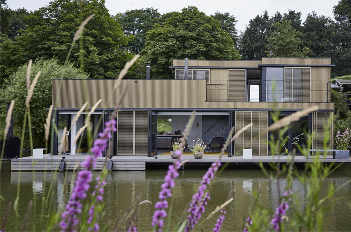 水上的家：功能齐全的现代住宅