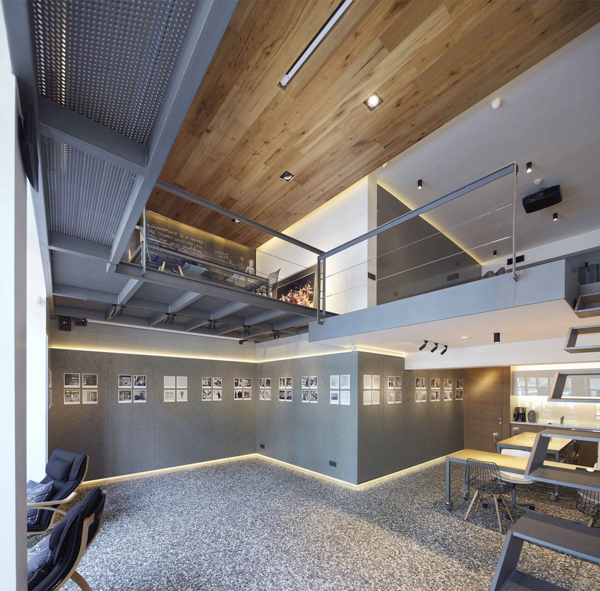 一个家和公共艺术画廊：Studio Loft摄影工作室空间设计