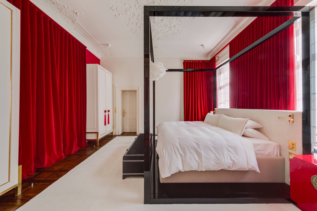 red-curtains-for-bedroom.jpg