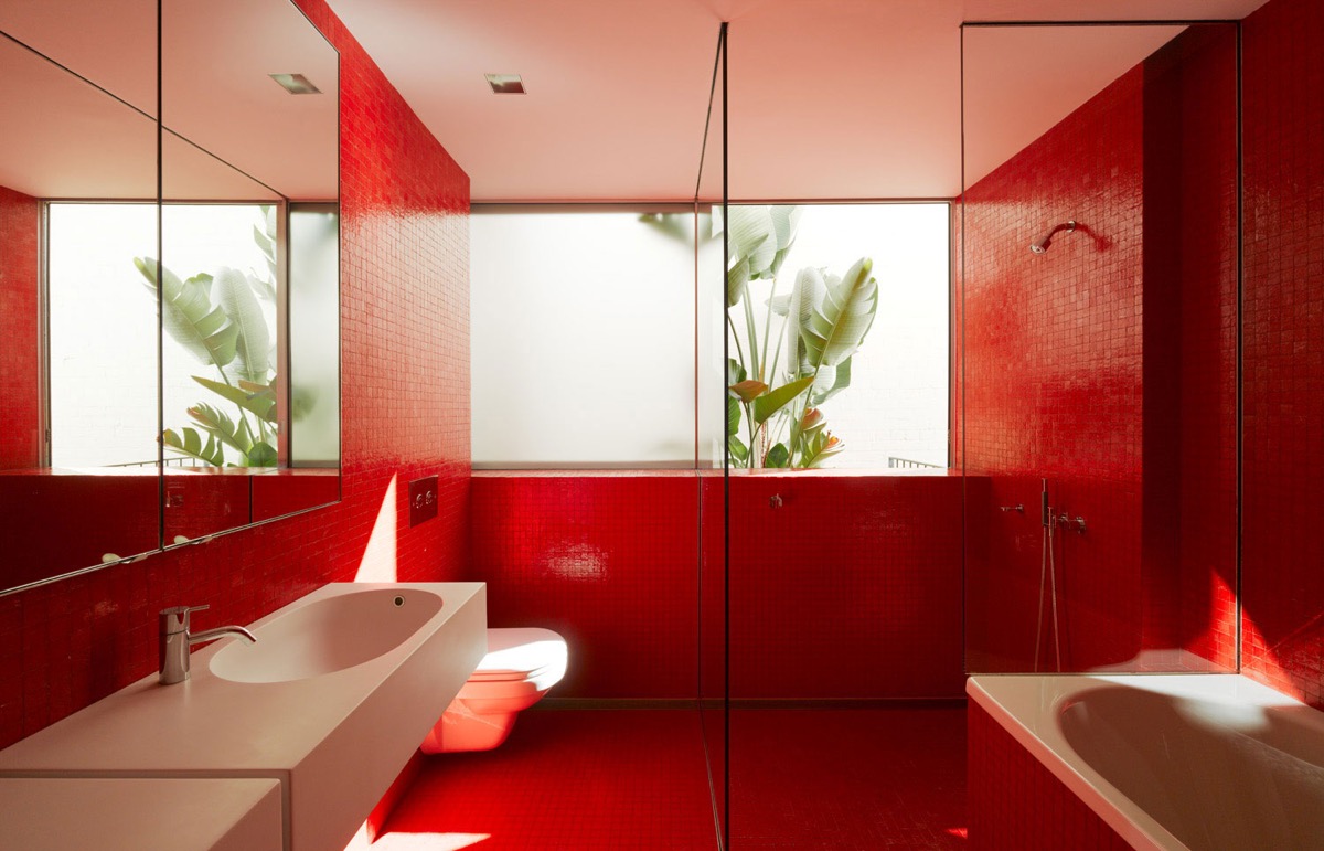 red-bathroom-tiles-600x386.jpg