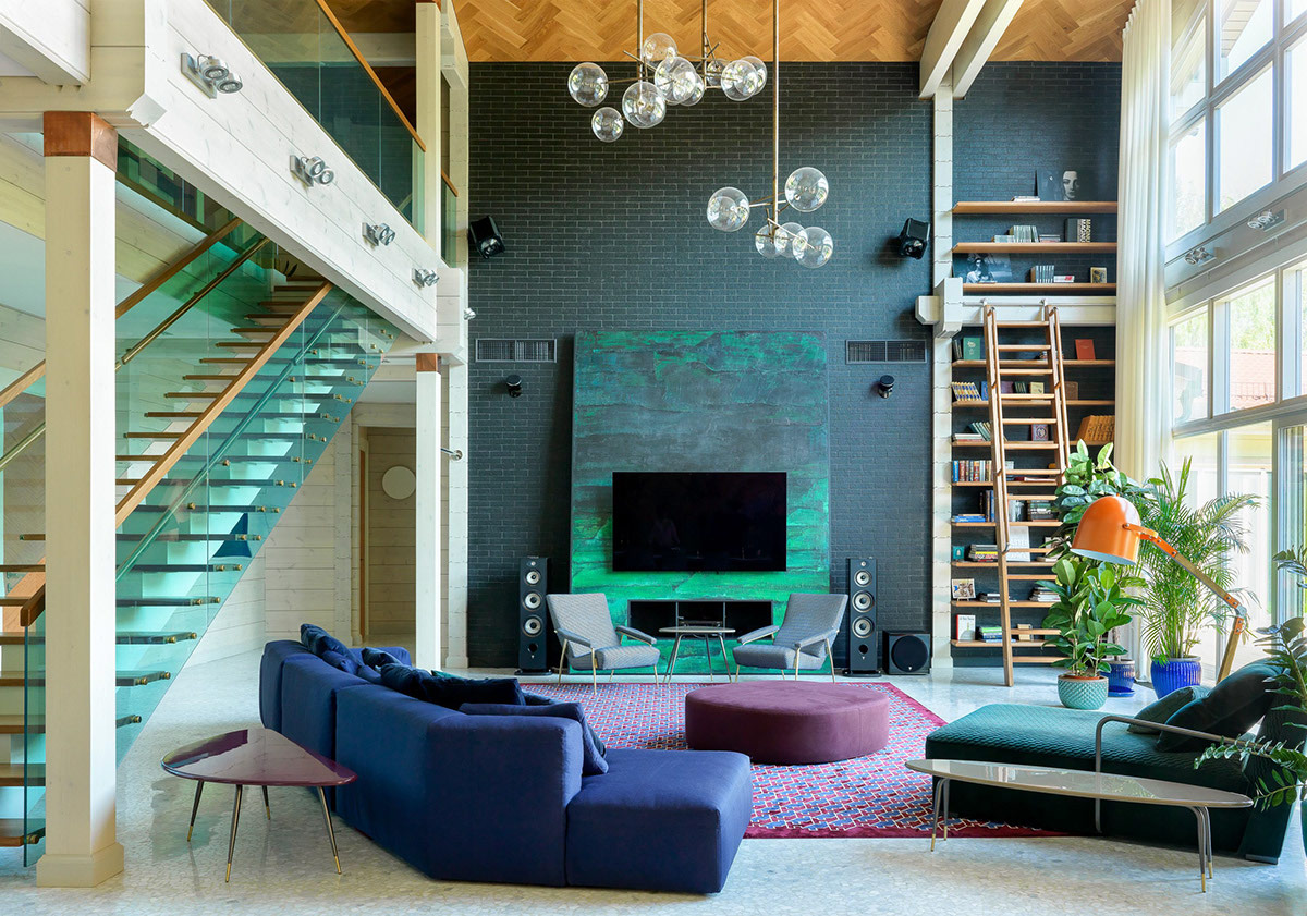 blue-and-purple-living-room-600x421.jpg