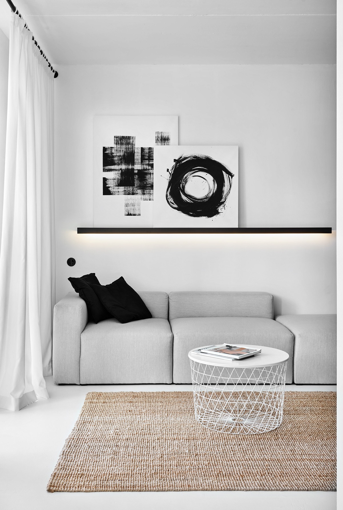 black-and-white-decor-600x892.jpg