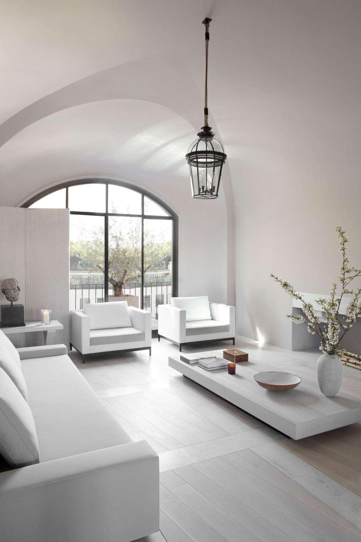 luxury-living-room-600x900.jpg