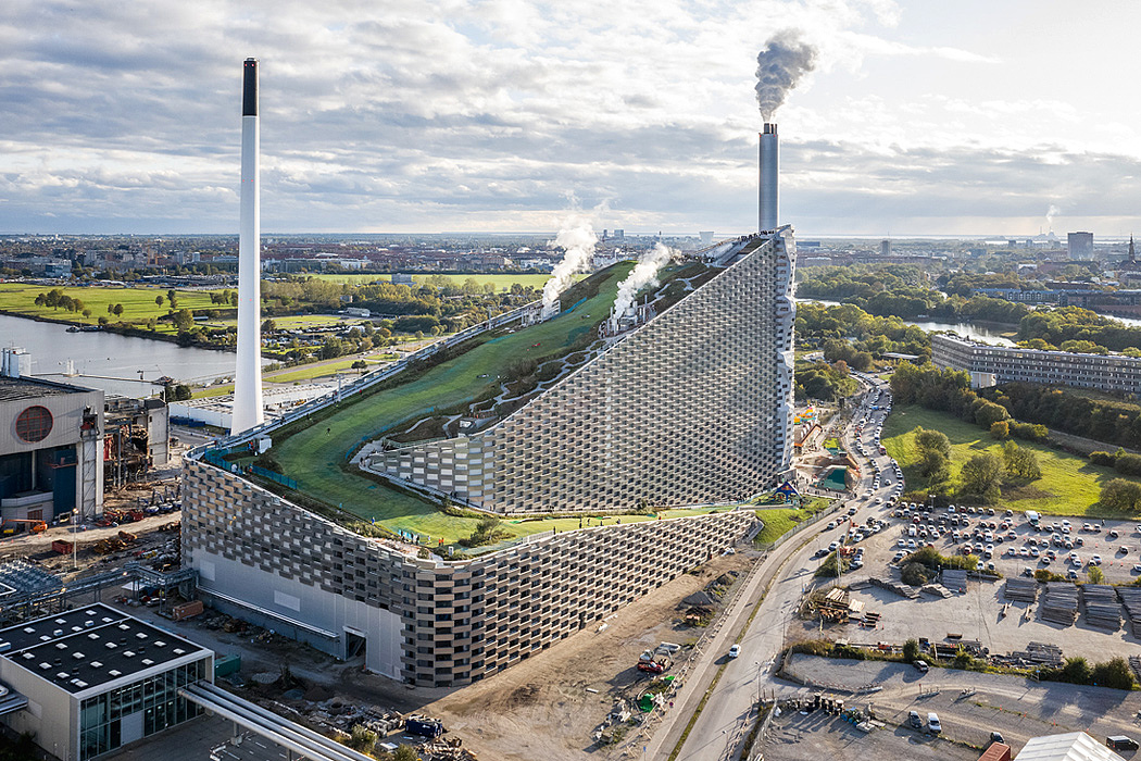 BIG作品：可兼作滑雪场的哥本哈根Copenhill垃圾焚烧发电厂