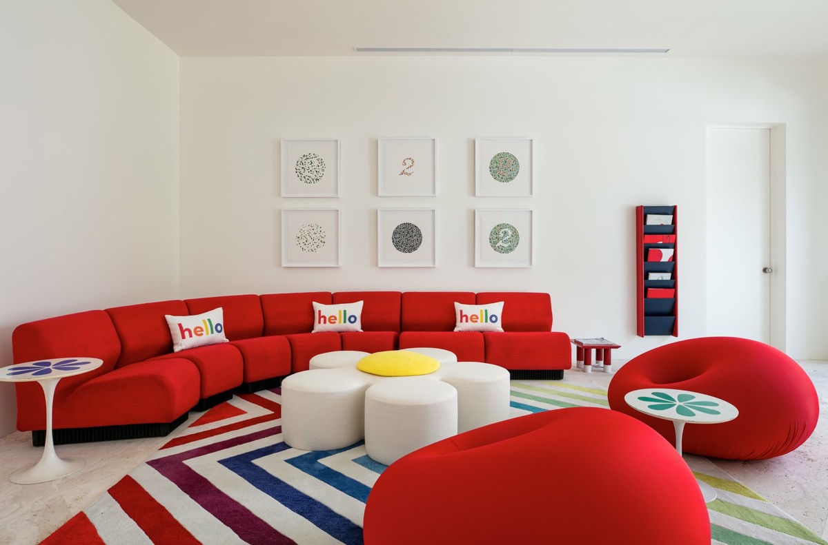 red-living-room-sets-600x396.jpg
