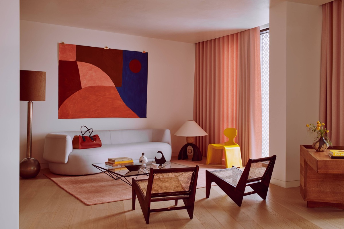 red-living-room-art-600x400.jpg
