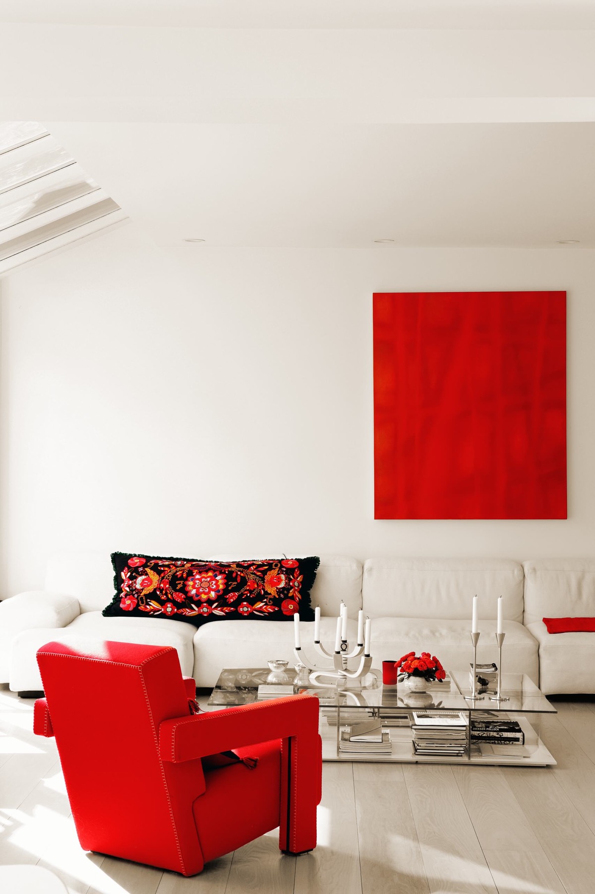 red-living-room-furniture-600x901.jpg