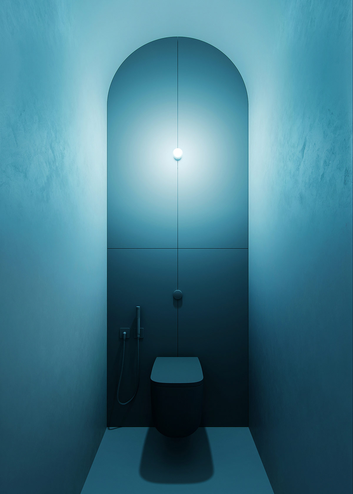 blue-toilet-600x839.jpg