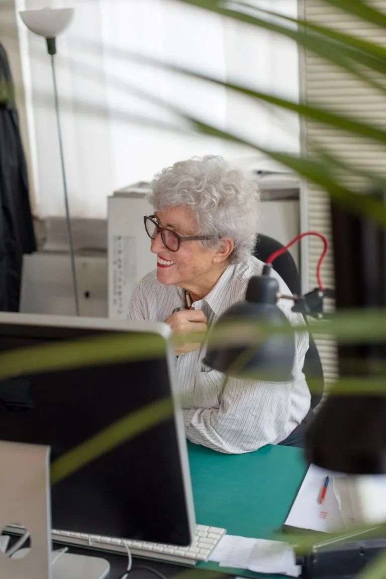 83岁瑞士平面设计师Rosmarie Tissi：“我从不拒绝任何工作”