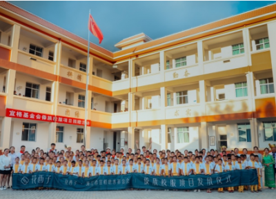 結合非遺“媽媽製造” 花西子為雲南五所小學打造建校來第一套民族校服