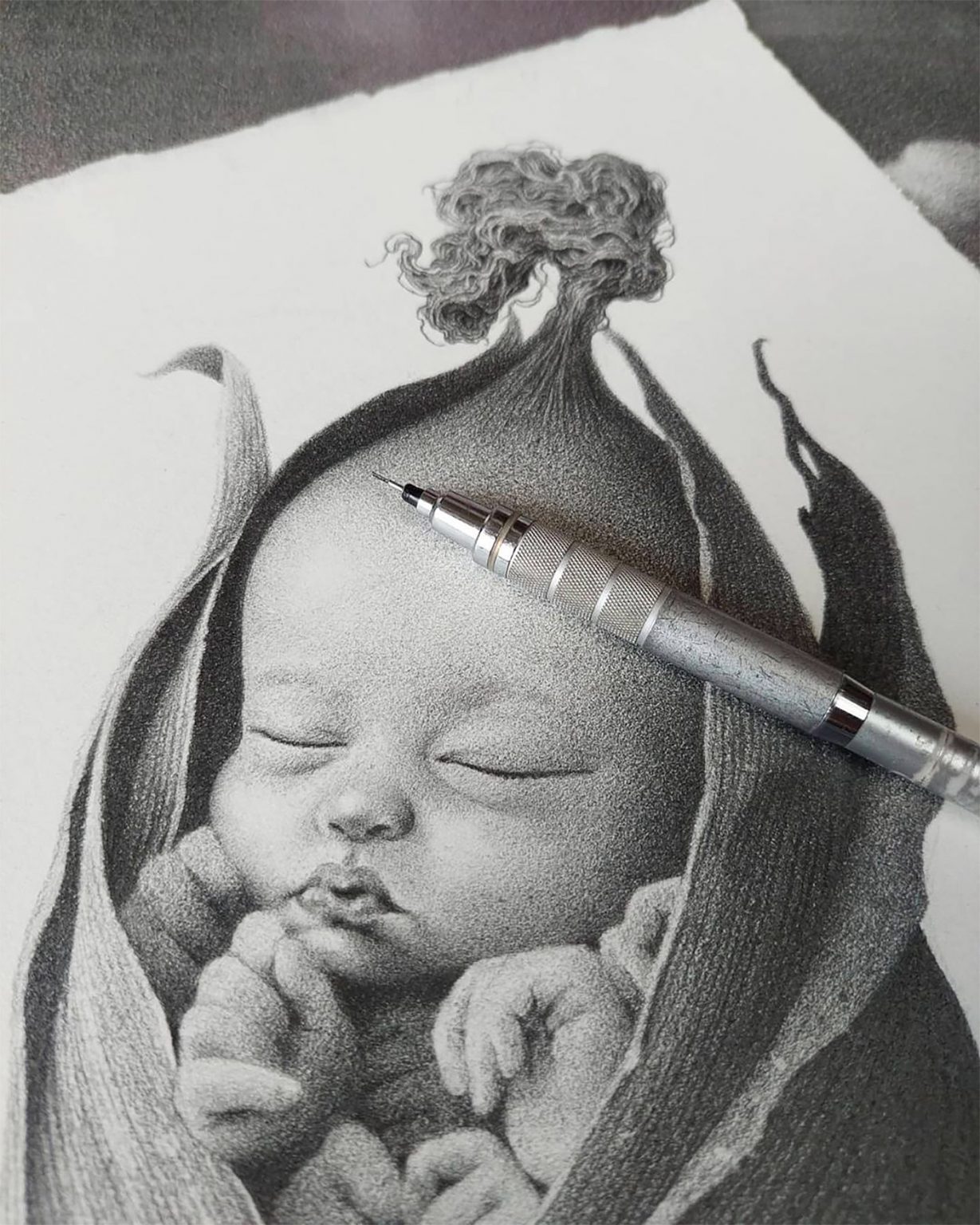 Garis Edelweiss超现实风格铅笔画作品