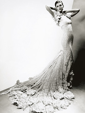 华伦·天奴 (VALENTINO) 婚纱大师的华美设计
