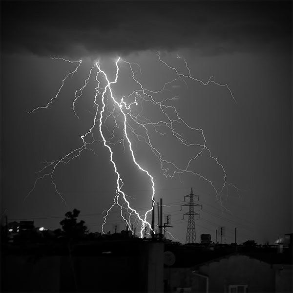 捕捉强风暴天气：25张精彩摄影作品