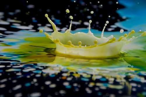 高速摄影：11张缤纷色彩的水滴捕获