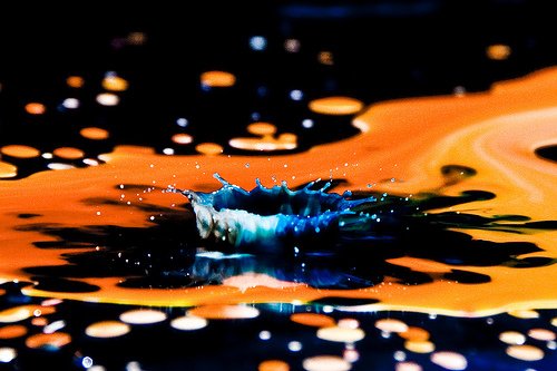 高速摄影：11张缤纷色彩的水滴捕获