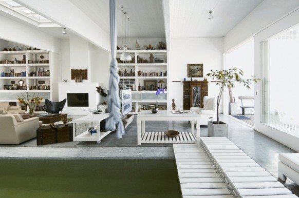纯净白色：拥有室内游泳池的住宅室内设计