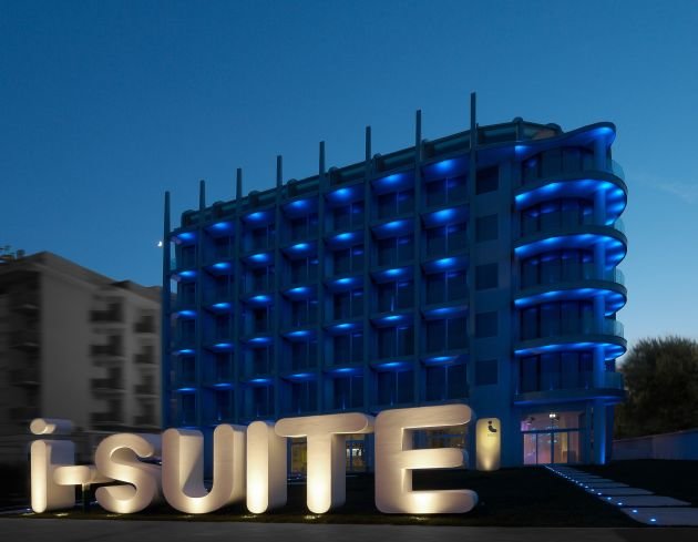 现代的奢华概念:i-SUITE酒店室内设计