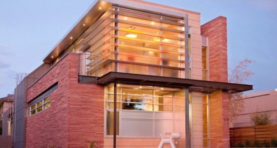 采用落地玻璃窗的豪华现代住宅设计