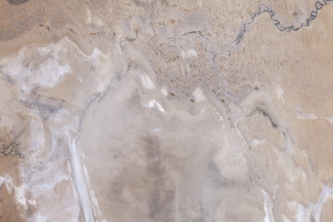 从太空拍摄的惊人沙漠景观