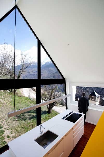 坐落于Pyrenees山的干砌石住宅欣赏