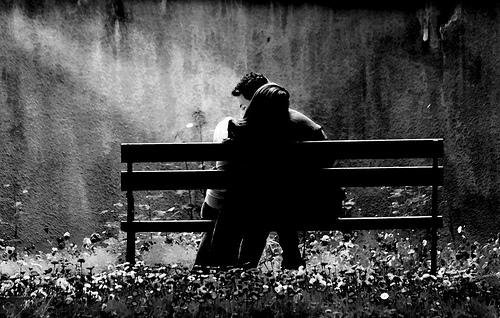 情意绵绵：35张表达爱的黑白摄影