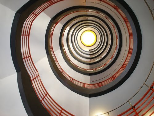 45个漂亮的螺旋楼梯摄影照片欣赏