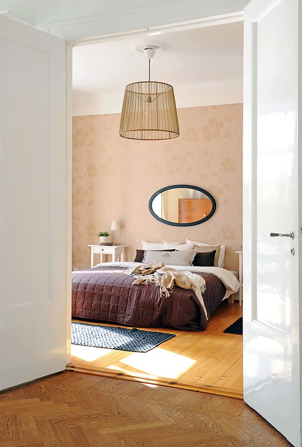 漂亮的色彩运用：北欧舒适和明亮的公寓
