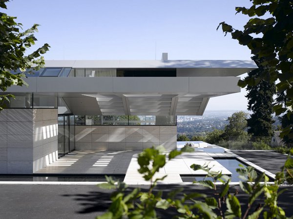 俯瞰全城：奥地利Linz超现代别墅设计