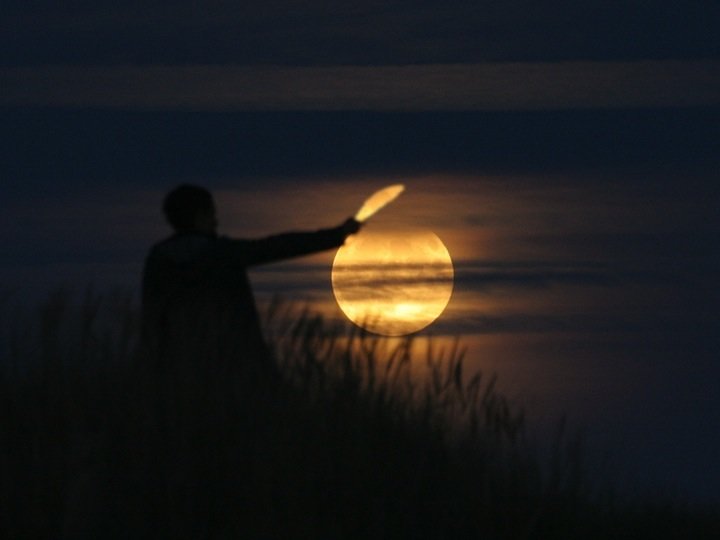 强迫透视摄影：迷人的月亮