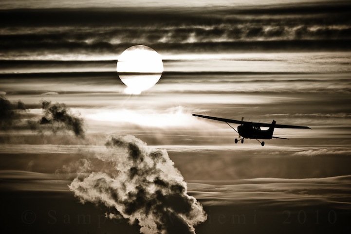 在云端: 21岁摄影师Sampo Kiviniemi飞机摄影
