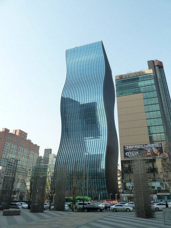 波浪般起伏的玻璃幕墙：韩国GT Tower East大厦