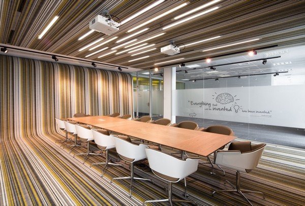 Fraunhofer研究所波尔图办公室空间设计