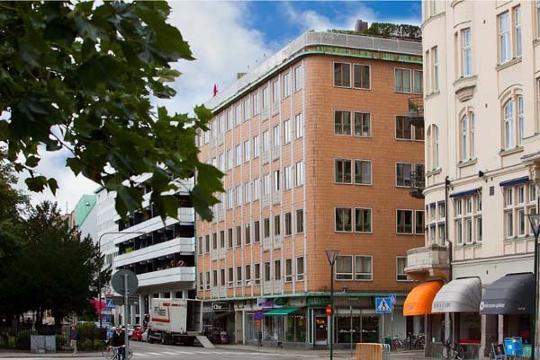 瑞典充满艺术感的复式公寓设计