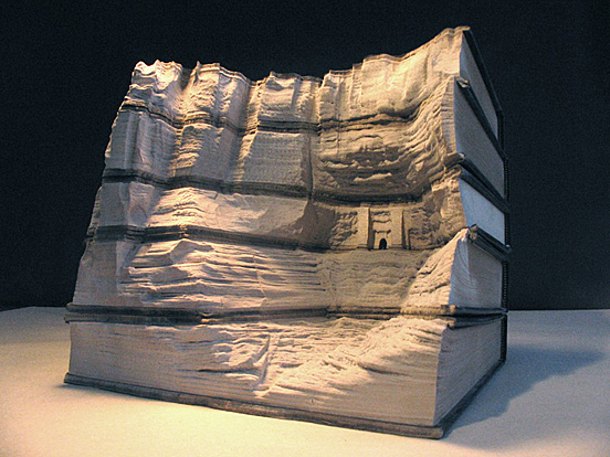 Guy Laramee震撼的图书雕塑