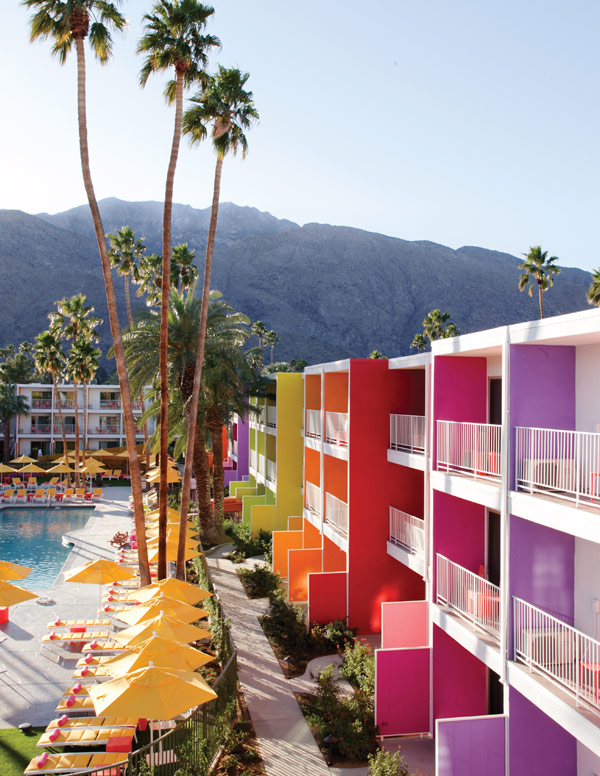 柔和的色彩：加州棕榈泉假日酒店