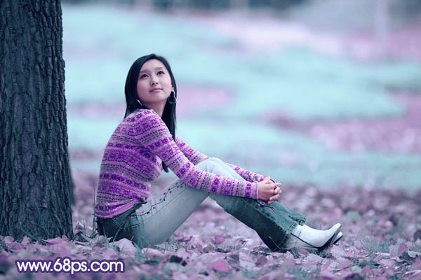 Photoshop给草地上的人物图片加上梦幻的青紫色