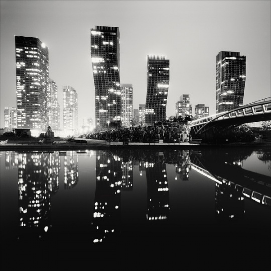 波兰摄影师Martin Stavars美丽的黑白城市夜景