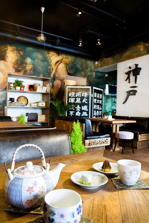 Denis Belenko: 日本神户复古格调的餐厅设计