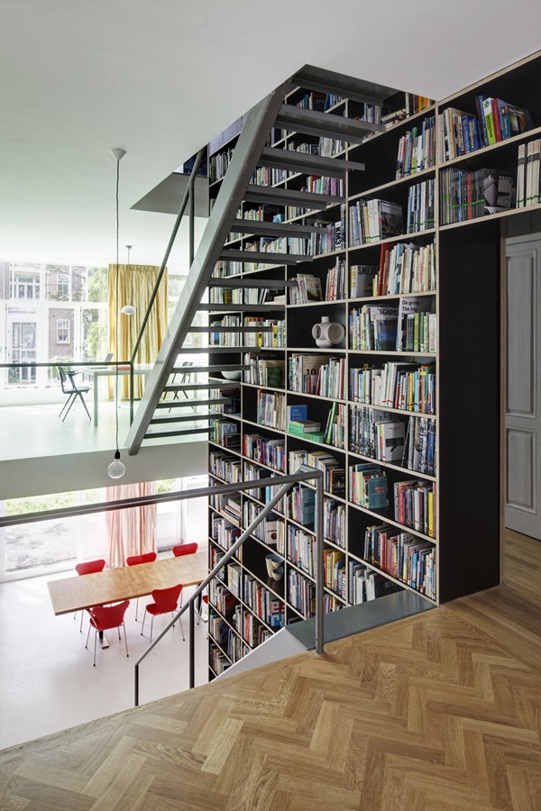 大胆的设计 超大的书架：鹿特丹三层垂直Loft