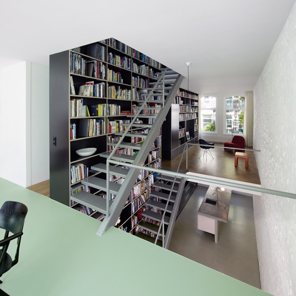大胆的设计 超大的书架：鹿特丹三层垂直Loft