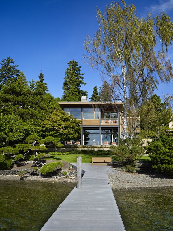 McClellan Architects: 通透的豪华湖景别墅