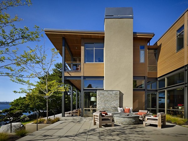 McClellan Architects: 通透的豪华湖景别墅