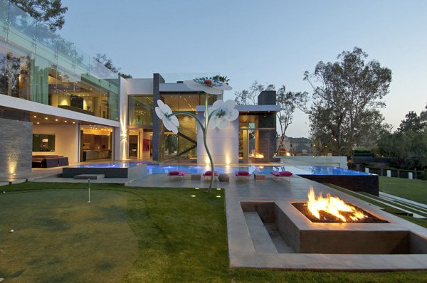 加州比佛利山庄超现代的顶级豪华别墅