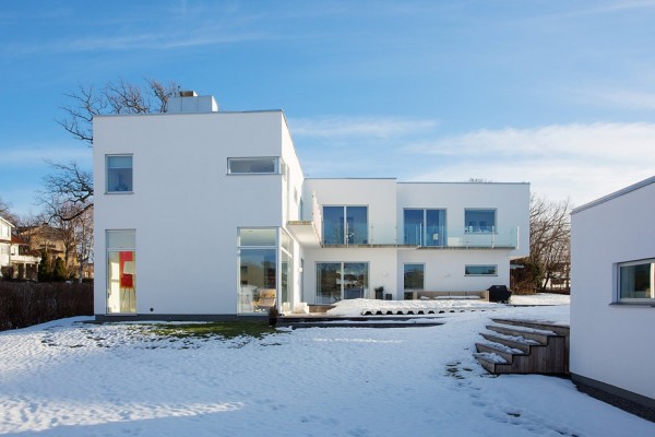 瑞典典雅的白色别墅设计