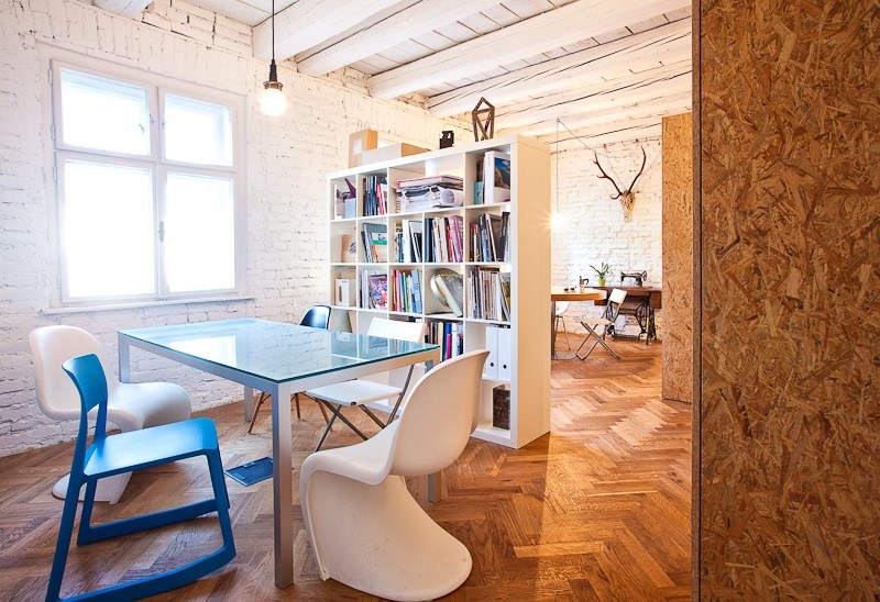 斯洛伐克Bratislava老式公寓变身创意办公空间