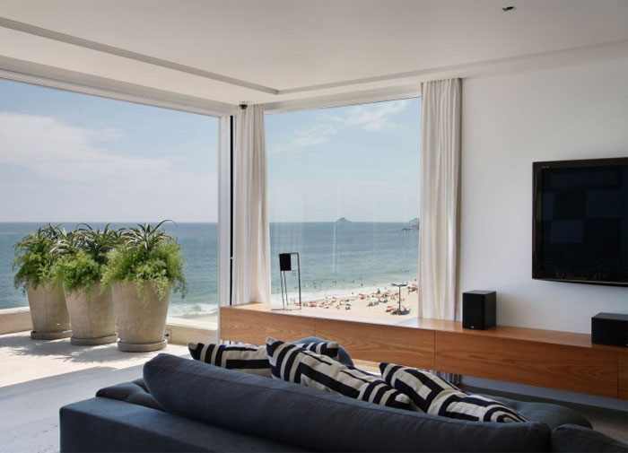现代舒适的3层海景住宅设计