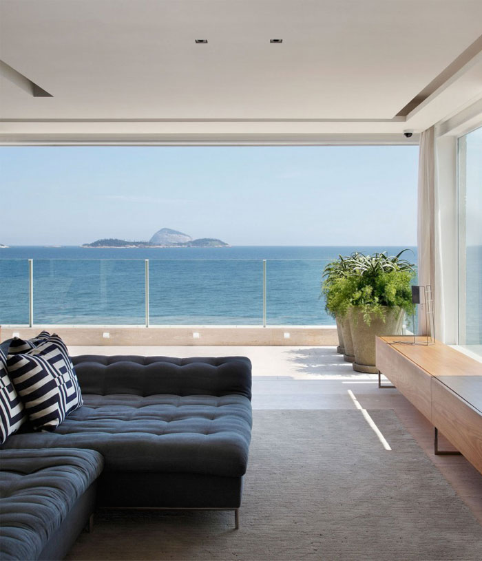 现代舒适的3层海景住宅设计
